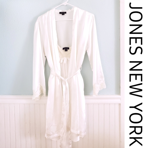 Jones New York Other - JONES NEW YORK SATIN NIGHTGOWN AND ROBE SET